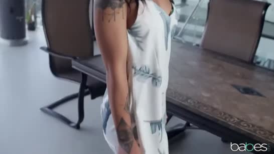 Гламурная жена возбудила своего мужа на страстную порнушку 1