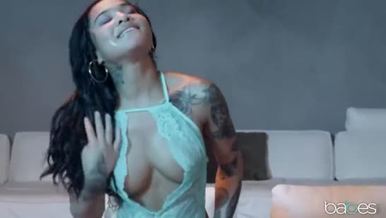 Гламурная жена возбудила своего мужа на страстную порнушку 5