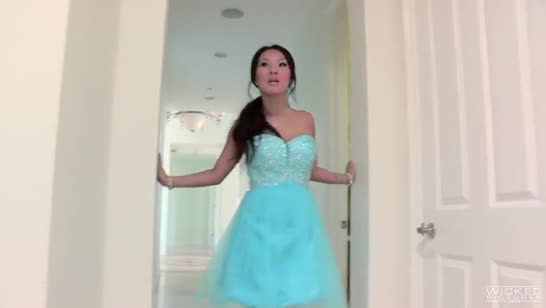 Неугомонная Аса Акира давится кучей черных пенисов