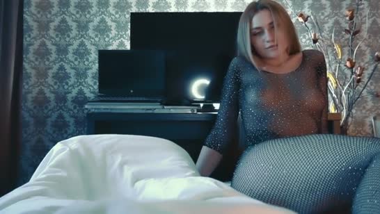 Подруга решила возбудить любовника эротичным прикидом 1