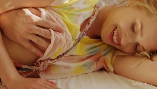 Чувак нежно приласкал Freya Mayer и раскрутил на секс 1