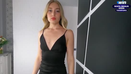 Девочка в соблазнительном платье быстро нагнулась раком 1