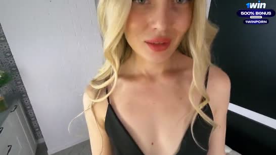 Девочка в соблазнительном платье быстро нагнулась раком 3