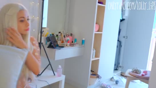 Lolly Lips прикинулась блондинкой, а на члене все также бодра 1