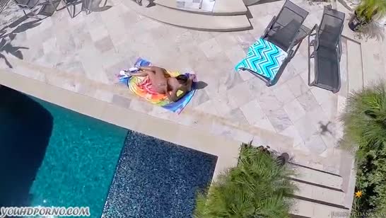 Неформалка с роскошной жопой дает чернокожему