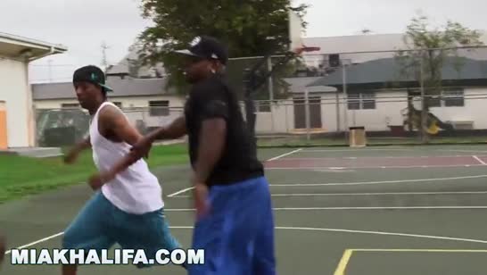 Mia Khalifa наказала своего мужа сексом с неграми 1