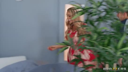 Пока жена на работе ее подменила такая же грудастая сестра 1