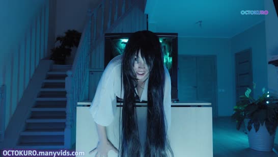 Девка вылезла из телека явно не в том доме 1