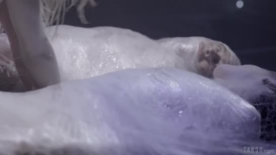 Отвязные шлюшки устроили совместную оргию 3