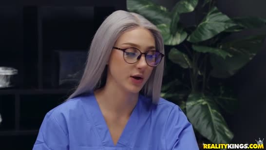 Skylar Vox жарится с коллегой на ночном дежурстве 1