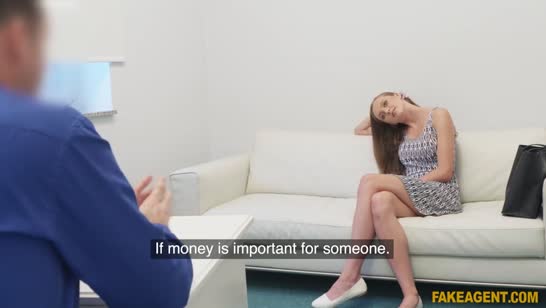 Грудастая девочка решила получить работу через постель 1