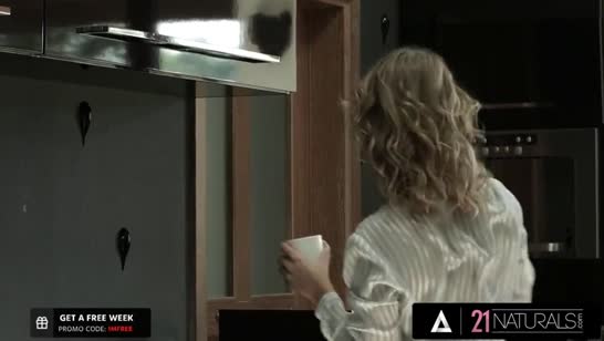 Гламурная жена нежно шпилится с мужем во всех позах 1