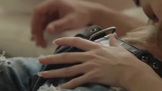 Молодая стройняшка напрашивается к бойфренду на нежный секс 5