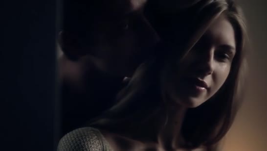 Молоденькая красотка наслаждается нежным сексом с парнем 1