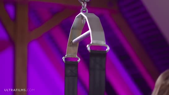 Самец трахает хрупкую милаху Nancy A до оргазма 5