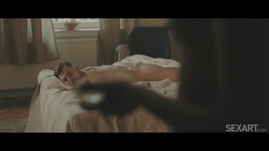 Девушка нежно трется об парня и устраивает красивый секс 1