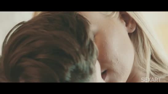 Barbie Brill страстно извивается на члене и ловит кайф 3