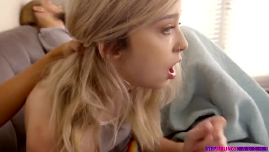 Жена прямо перед мужем хватает член другого 6