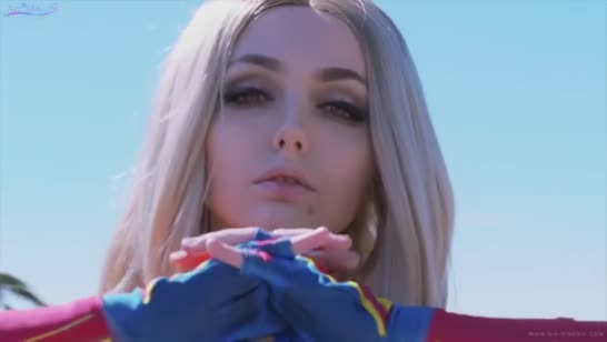 Капитан Марвел Sia Siberia прекрасно смотрится на члене