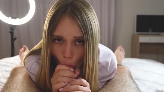 Спортивная молодая деваха уже с порога напрашивается на член 3