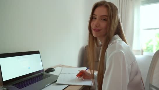 Молодая студентка променяла уроки на большой хер одногруппника 1