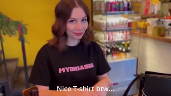 Брюнеточка немного выпила и ее тормоза отключились 1