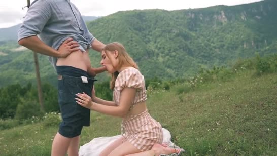 Хитрый поц вывез русскую деваху на природу перепихнуться 5