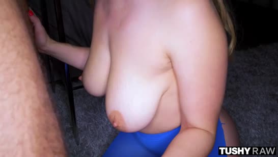 Мамка с волосатой киской позволила отыметь себя в зад