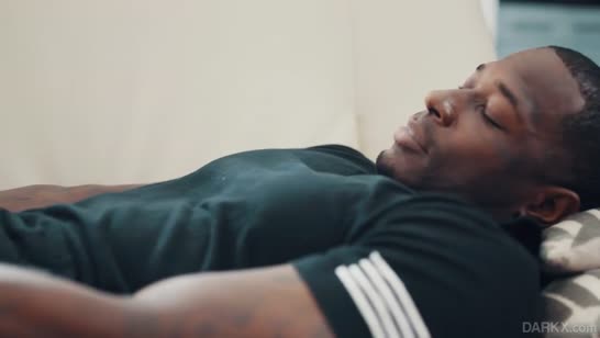 Черный самец классно шпилит милую Anny Aurora в анальчик 1