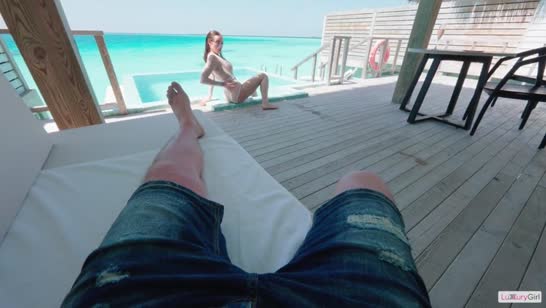 Гламурную Luxury Girl классно чпокнули у бассейна 1
