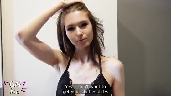 Русская девушка залезла на парня и начала ласкать его член 1