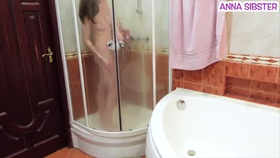 Студентка трахнулась с дилдо и с парнем