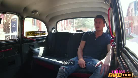 Водитель Cherry Kiss положила глаз на пассажира 1