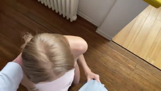 Пока муж на работе, мачеха не против порезвиться с пасынком 3