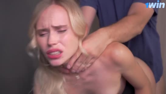 Безжалостно чпокнул жену блондинку и кончил ей на лицо 6