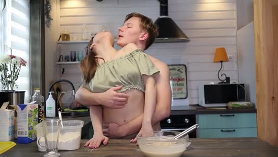 Приставучий парень развел девушку на секс 5