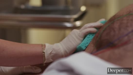 Медсестра не удержалась перед стояком пациента